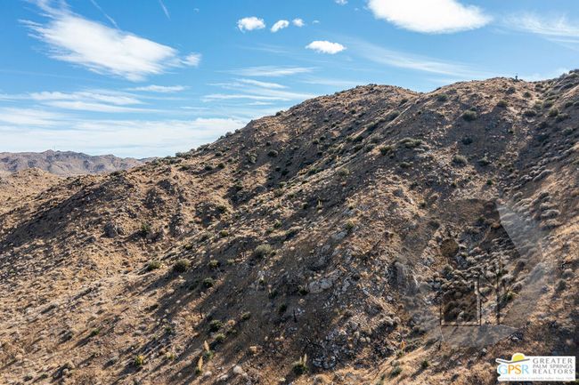 57795 Santa Barbara Dr, House other with 2 bedrooms, 2 bathrooms and 10 parking in Yucca Valley CA | Image 57
