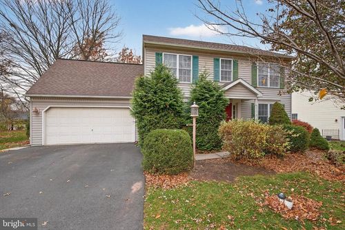 17 W Kestrel Dr, DENVER, PA, 17517-9650 | Card Image