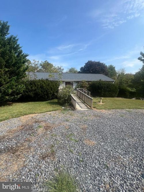 90 Wellington Ct, CHARLES TOWN, WV, 25414-4737 | Card Image