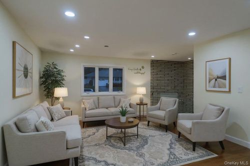 27 Heron Ln, Commack, NY, 11725-4924 | Card Image