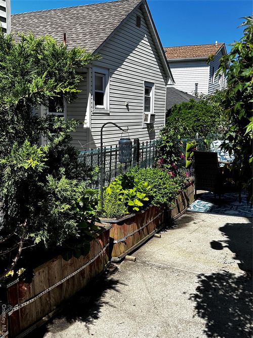 2-2 Alden Park, Bronx, NY, 10465-3705 | Card Image