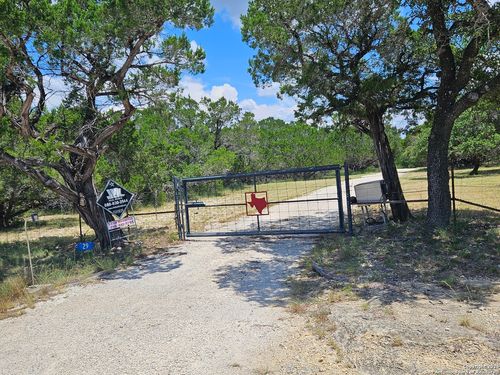 29 Green Cedar Rd, Boerne, TX, 78006-7906 | Card Image