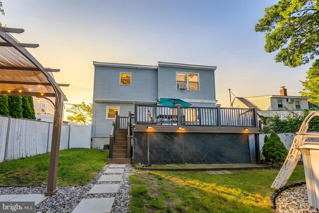 Residential in ELMWOOD PARK 2