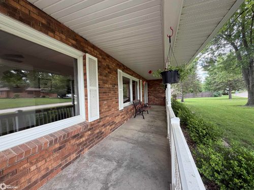 2072 Golfview Cir, Centerville, IA, 52544-8937 | Card Image