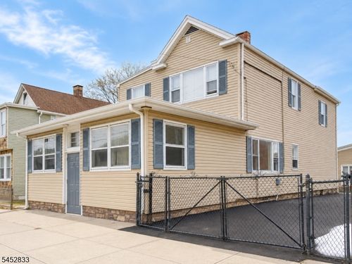 27 Honiss St, Belleville, NJ, 07109-1055 | Card Image