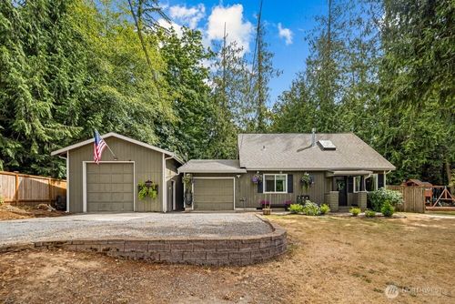 15811 32nd Dr Nw, Stanwood, WA, 98292-7928 | Card Image
