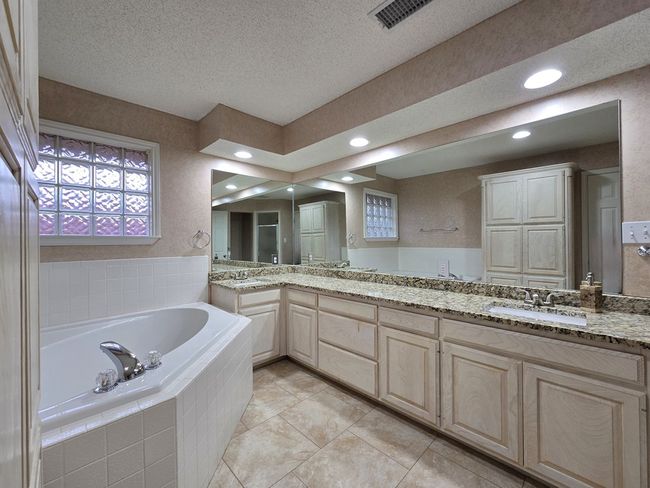 Primary Bathroom 2 | Image 19
