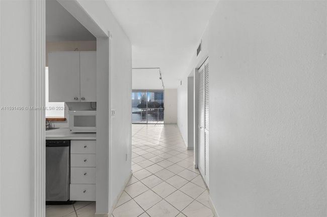 304 - 4000 Ne 170th St, Condo with 2 bedrooms, 2 bathrooms and null parking in North Miami Beach FL | Image 7