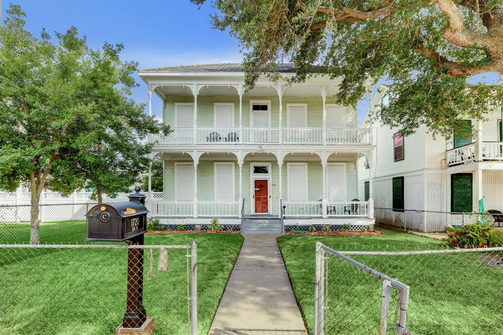 Avenue M , Galveston, TX 77550