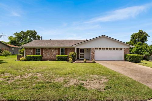 308 Dixon Dr, Hewitt, TX, 76643-3450 | Card Image