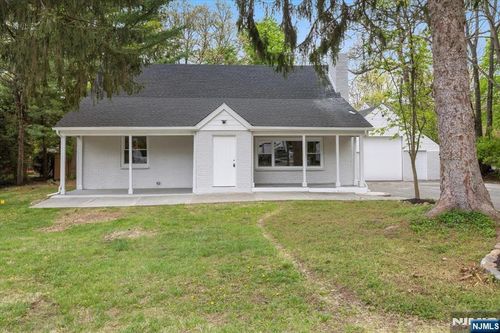 37 Roth Ave, Franklin Lakes, NJ, 07417-1115 | Card Image