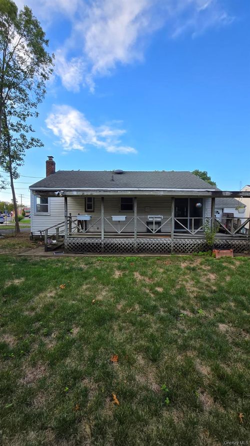 3 Bentley Rd, Plainview, NY, 11803-2619 | Card Image