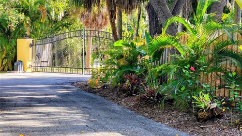 3348 Alamo Ln, SARASOTA, FL, 34235-3402 | Card Image