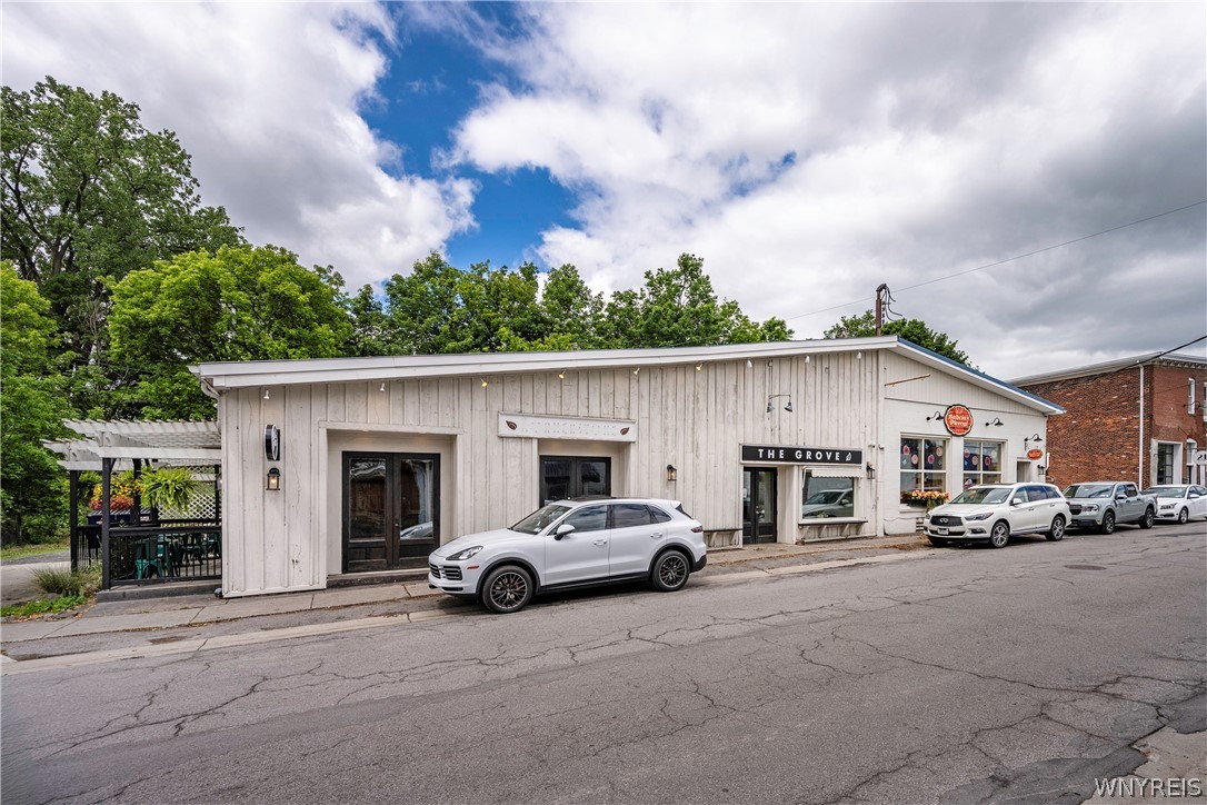 33 Elm St, East Aurora, NY 14052