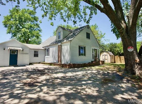 7927 S Rock Hill Rd, Saint Louis, MO, 63123-1135 | Card Image