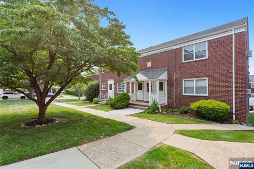 484 Crestwood Ave, Hackensack, NJ, 07601-1456 | Card Image