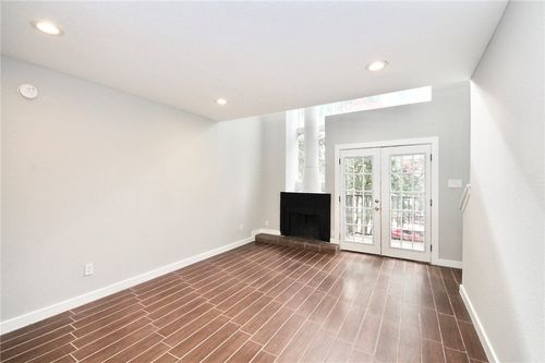 24-1600 West Ave, Austin, TX, 78701-1546 | Card Image