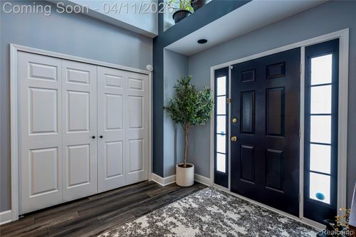 30261 Green Acres, Farmington Hills, MI, 48334-2108 | Card Image