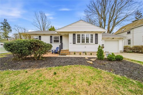 8462 Nowlen St, Mentor, OH, 44060-5814 | Card Image
