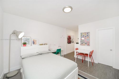 9-770 Ne 123rd St, North Miami, FL, 33161-5653 | Card Image