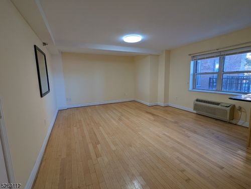 apt-102-70 S Munn Ave, East Orange, NJ, 07018-4320 | Card Image