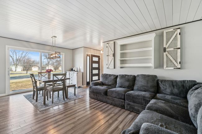 1720 6 Th Ave W, Townhouse with 3 bedrooms, 2 bathrooms and null parking in Shakopee MN | Image 5