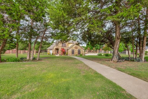 911 Bentle Branch Ln, Cedar Hill, TX, 75104-1812 | Card Image