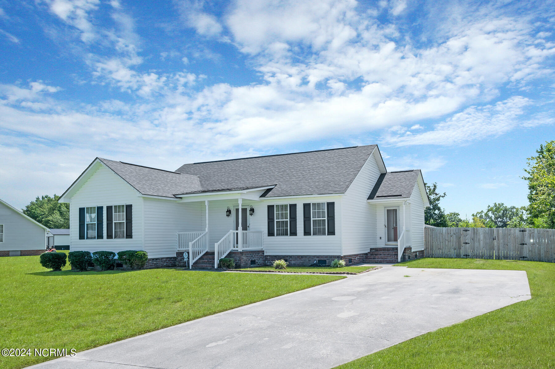 Duce Dr, Greenville, NC 27834
