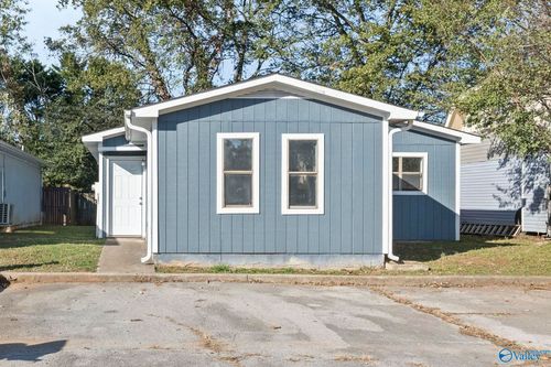 4318 Chalet Cir Nw, Huntsville, AL, 35810-4007 | Card Image