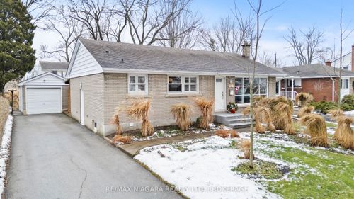 12 Home St, Welland, ON, L3C2E9 | Card Image