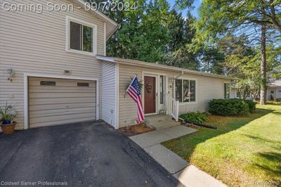 810 Corners Court, Condo with 3 bedrooms, 2 bathrooms and null parking in Orion Twp MI | Image 2