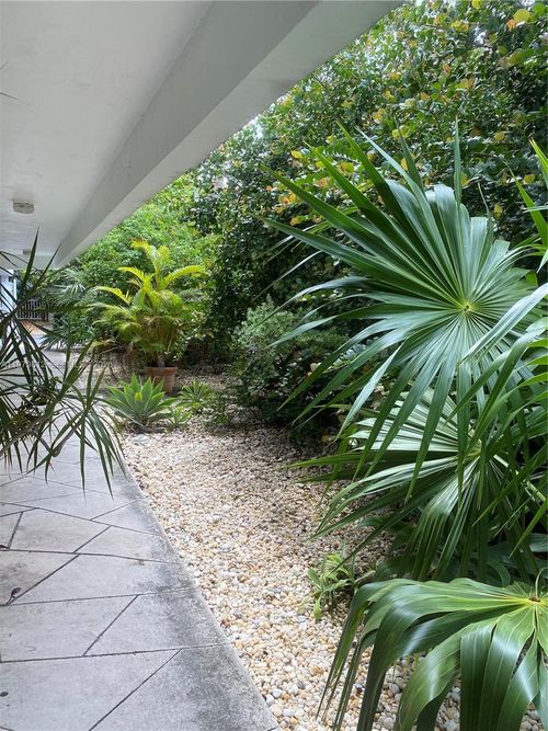 apt-305-221 Meridian Ave, Miami Beach, FL, 33139-7005 | Card Image