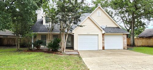 7104 Oakhurst Dr, Ocean Springs, MS, 39564-8464 | Card Image
