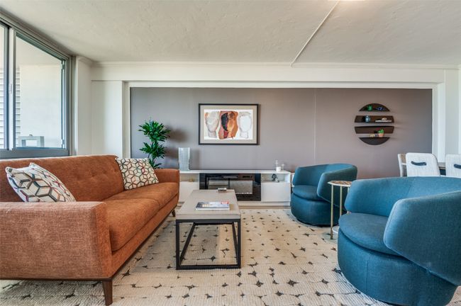 Open Living Area with Incredible Views | Image 7