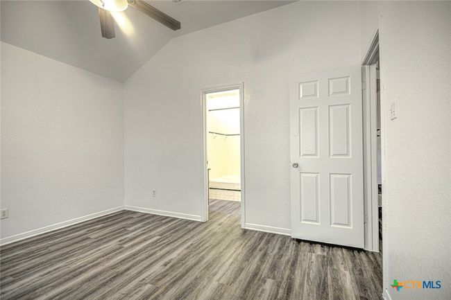 Owner's suite /side angle | Image 21