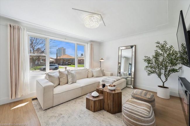 272 E 35 Th St, House other with 4 bedrooms, 2 bathrooms and 3 parking in Hamilton ON | Image 11