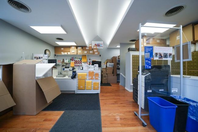 Welcome area featuring visible vents | Image 4