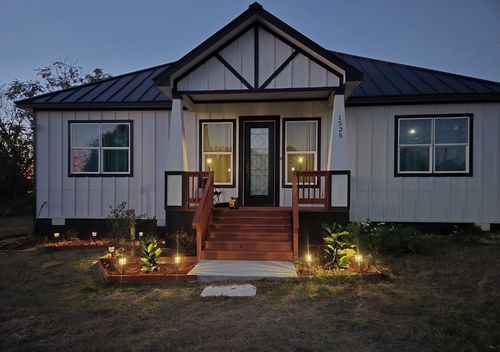 1525 Waco St, Gonzales, TX, 78629-2513 | Card Image