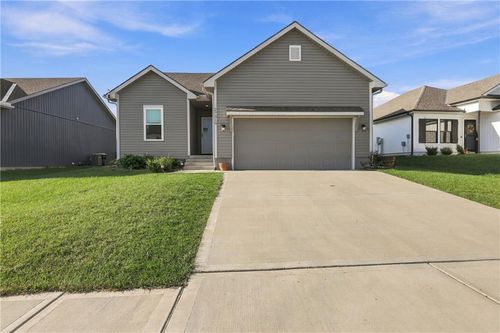 27319 Ne Sycamore St, Lee's Summit, MO, 64086 | Card Image