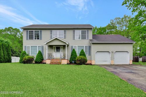 5 Isabella Dr, Lakewood, NJ, 08701-6075 | Card Image