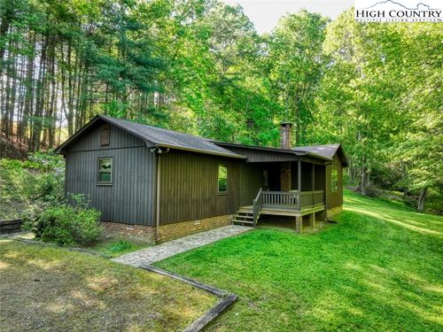 555 Ore Valley Rd, Laurel Springs, NC, 28644-8931 | Card Image