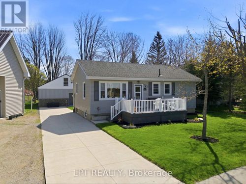 30 Sauble River Rd, Grand Bend, ON, N0M1T0 | Card Image