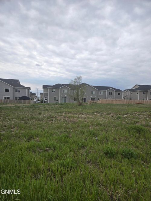 2731 29th Street W, Williston, ND, 58801 | Card Image