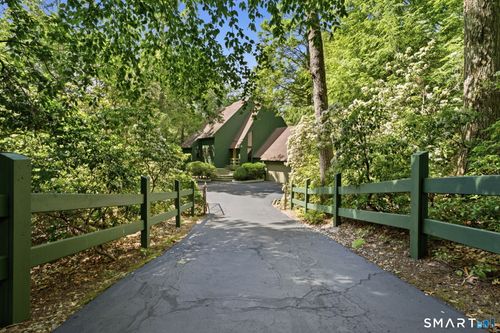 409 Jones Hollow Rd, Marlborough, CT, 06447-1038 | Card Image