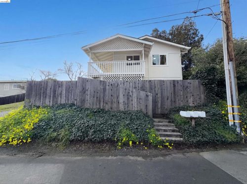 2291 Yale St, Martinez, CA, 94553-3361 | Card Image
