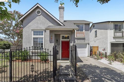 807 Myrtle St, Oakland, CA, 94607-3237 | Card Image