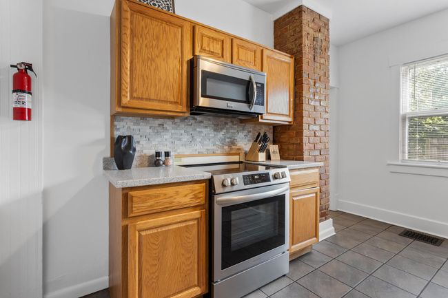 808 W Green St, House other with 5 bedrooms, 2 bathrooms and 2 parking in Champaign IL | Image 21