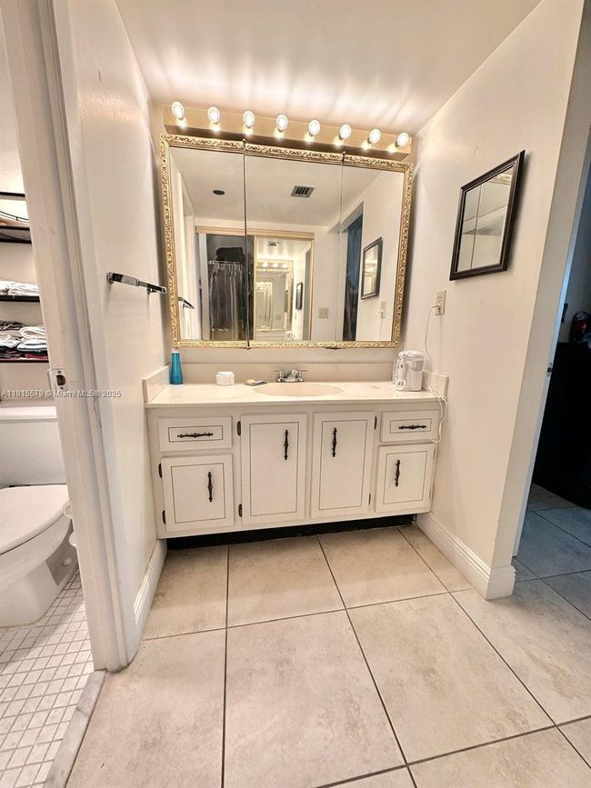 APT-712 - 1100 Saint Charles Pl, Condo with 2 bedrooms, 2 bathrooms and null parking in Pembroke Pines FL | Image 16
