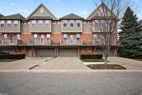 56659 Long Island Dr, Shelby Twp, MI, 48316-5740 | Card Image