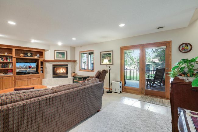 Family room access to huge shaded deck! | Image 29